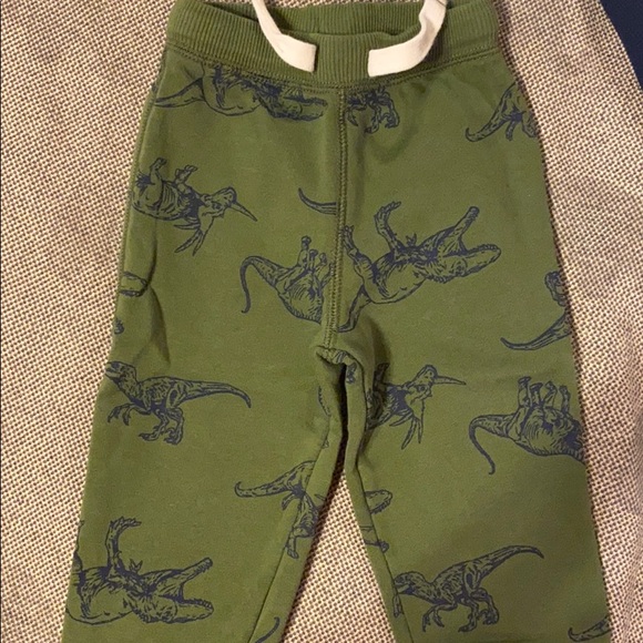 Carter’s matching set - Picture 2 of 3